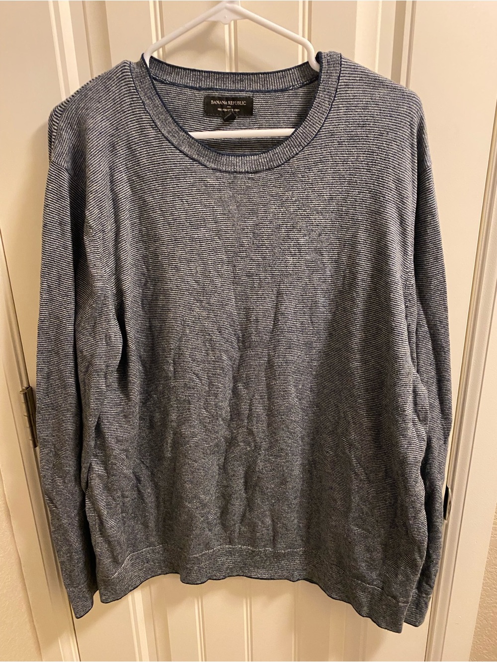 Banana Republic XL gray sweater Premium Luxe Yarn Dark Blue Round Neck Mens XL